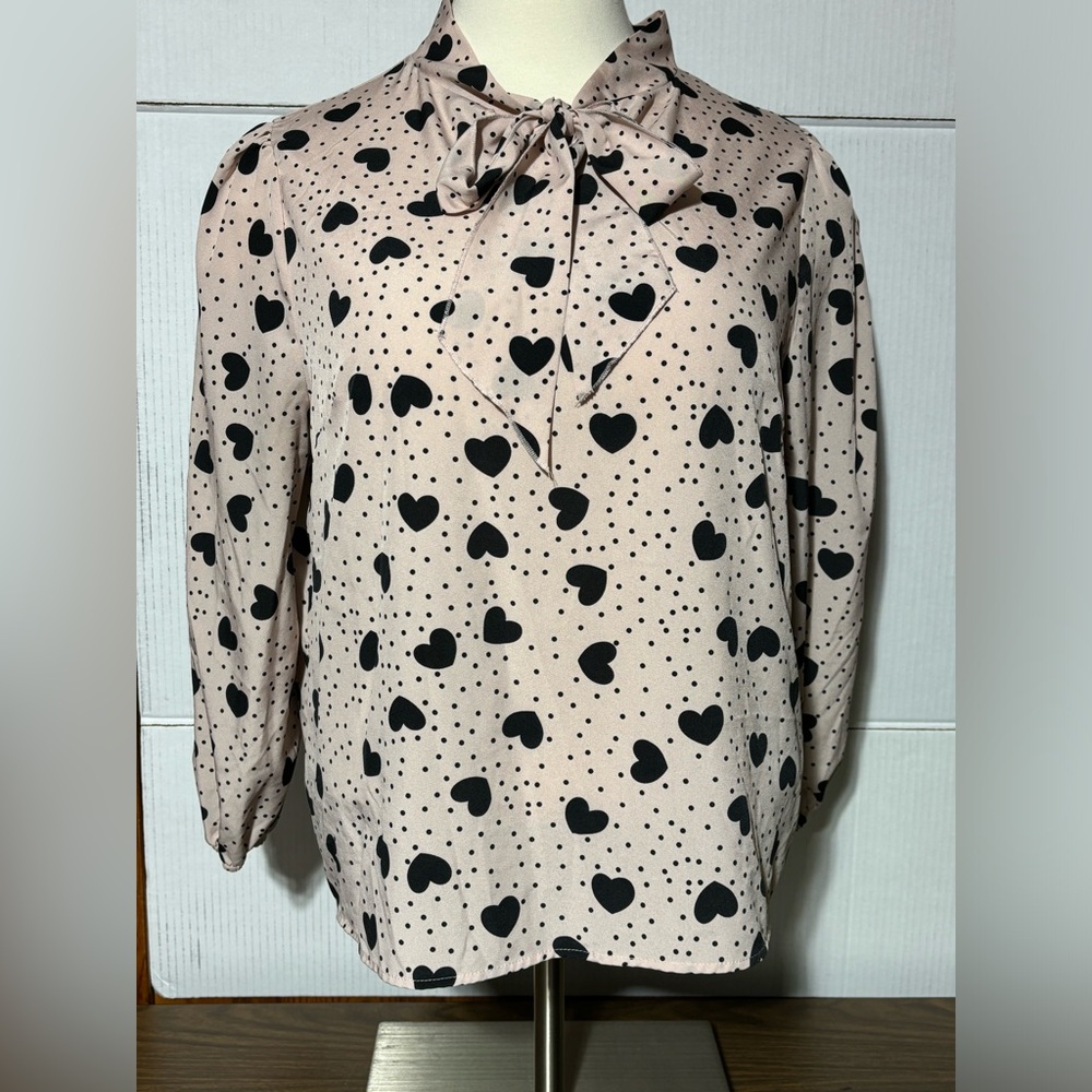 SHEIN 4X (fits 3X) long sleeve, elastic wrist light pink w/black hearts.…